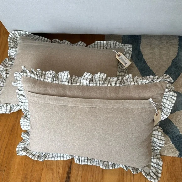 Frontgate Ruffled Pillows - 20” x 14” - Picture 13 of 16